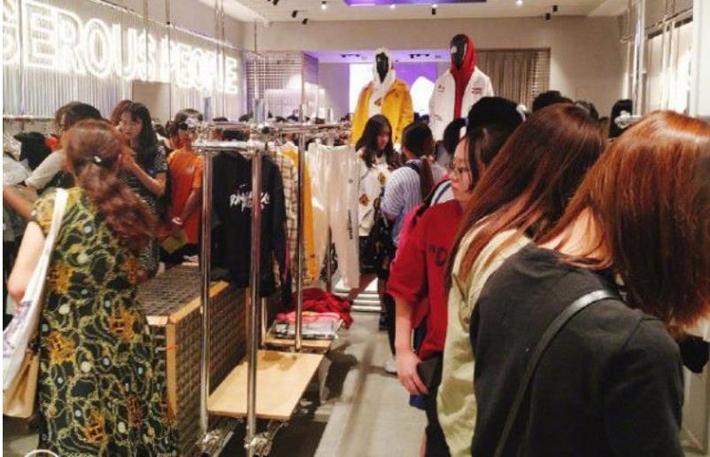 服装店如何通过客流统计系统提升消费者购买转换